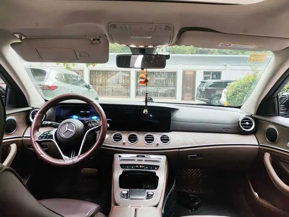 Mercedes-Benz E-Class — миниатюра 7
