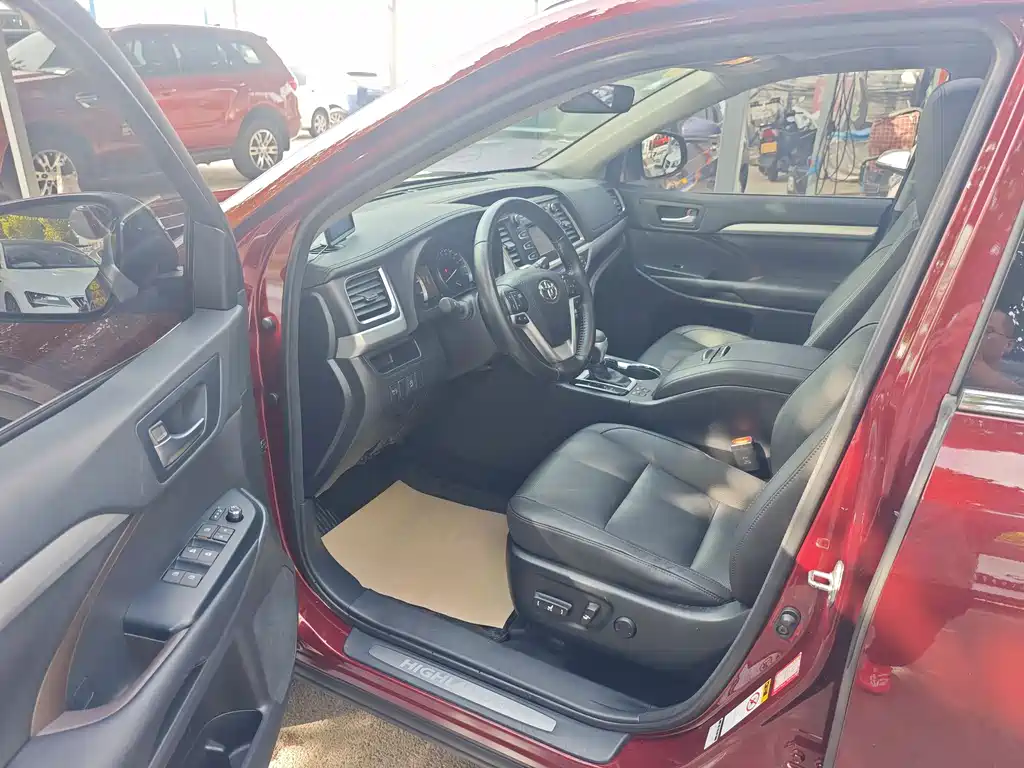 TOYOTA HIGHLANDER