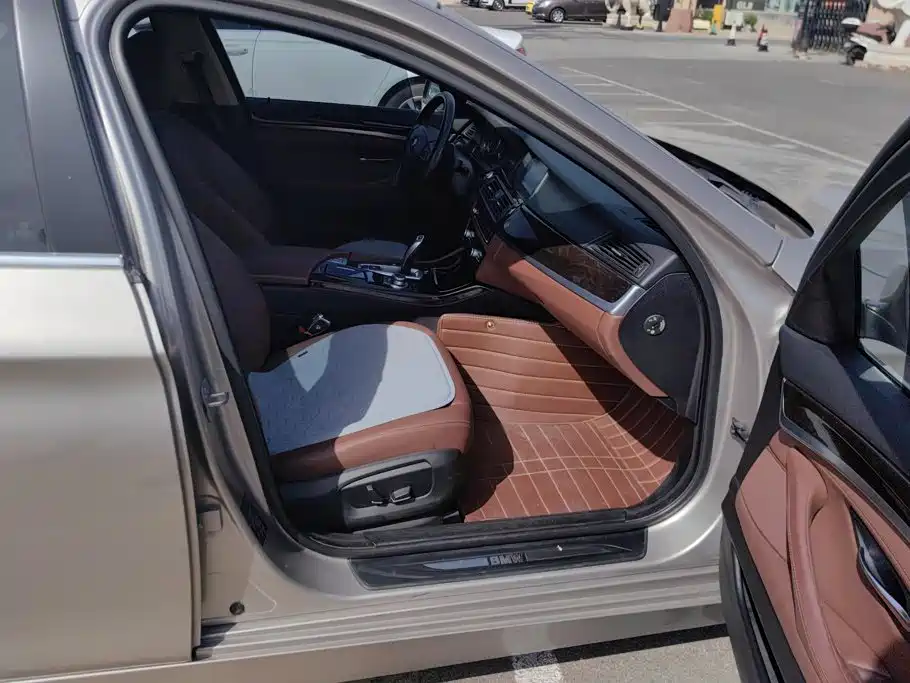 BMW 5 Series — миниатюра 8