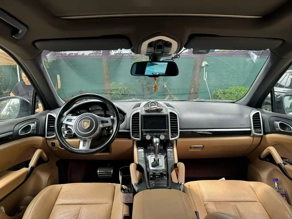 Porsche Cayenne — миниатюра 7