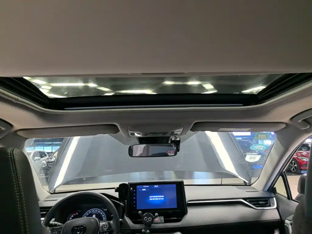 Toyota RAV4 — миниатюра 18