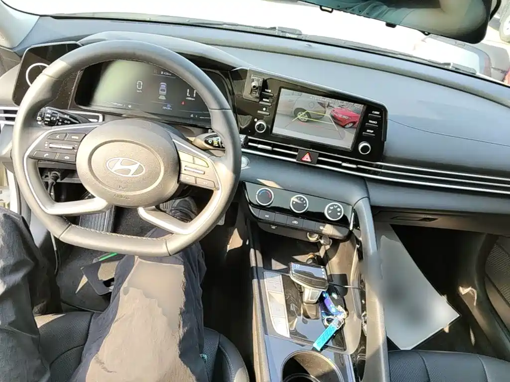 Hyundai Elantra — миниатюра 10