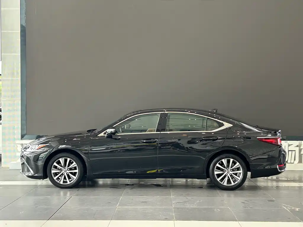 Lexus ES 2018 260 V