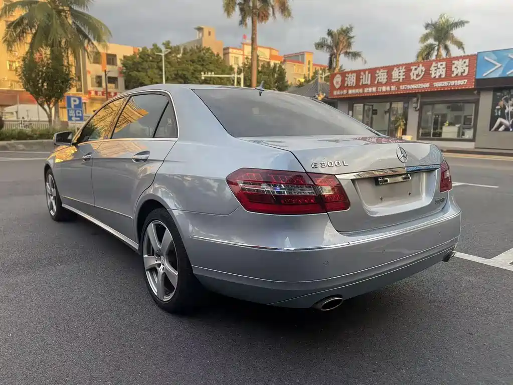 Mercedes-Benz E-Class — миниатюра 6
