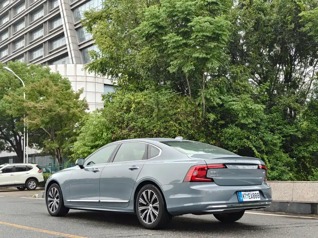Volvo S90 — миниатюра 7