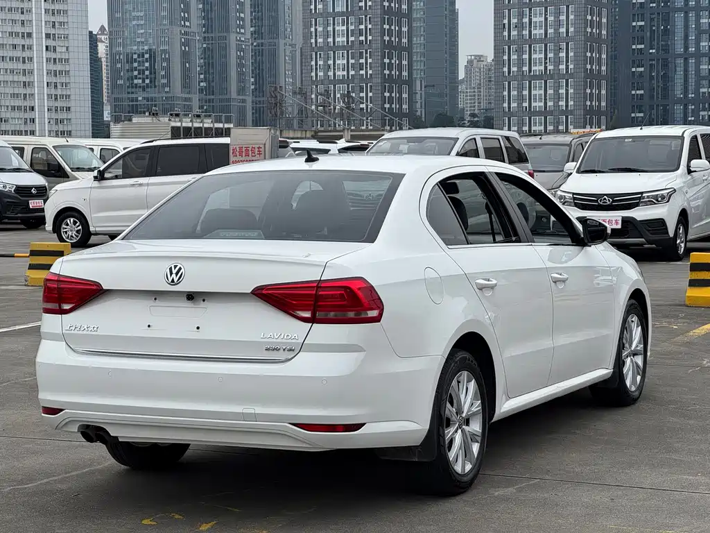 Volkswagen Lavida — миниатюра 6