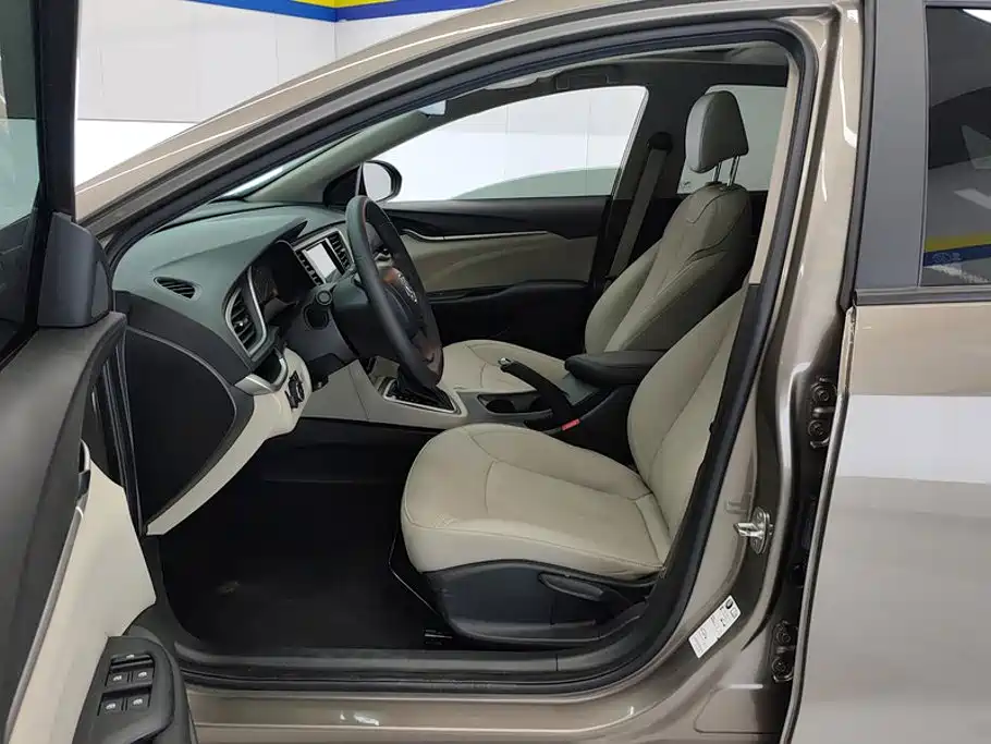 Buick Excelle — миниатюра 9