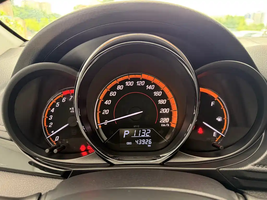 Toyota Yaris L — миниатюра 10