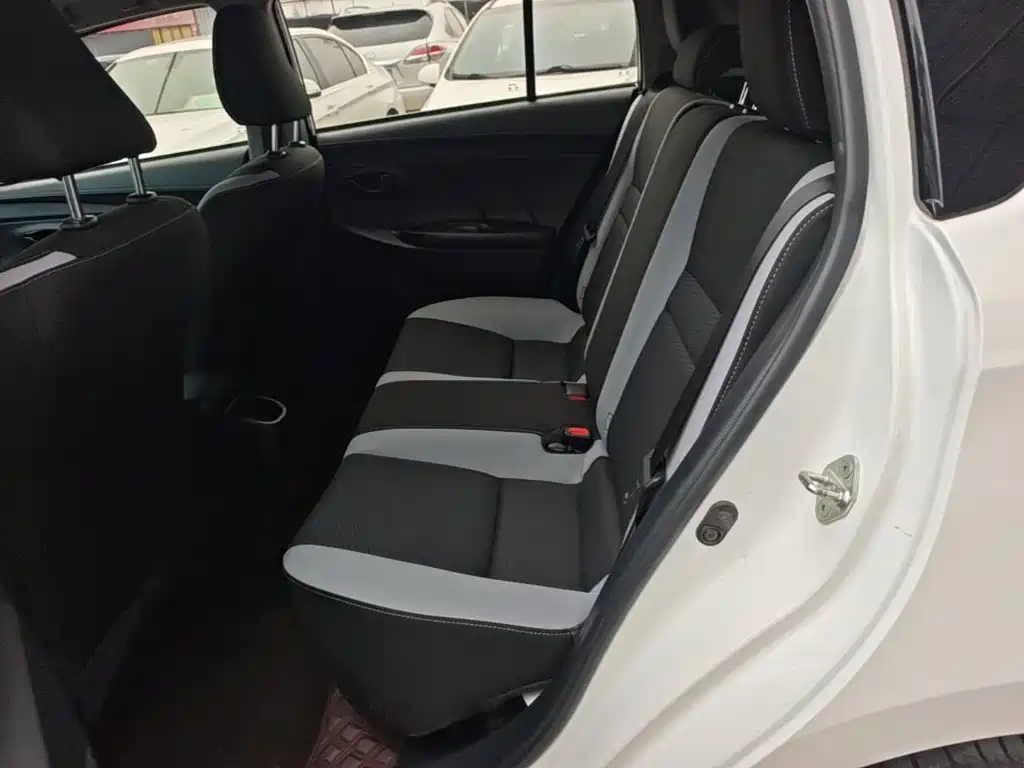 Toyota Yaris L — миниатюра 17