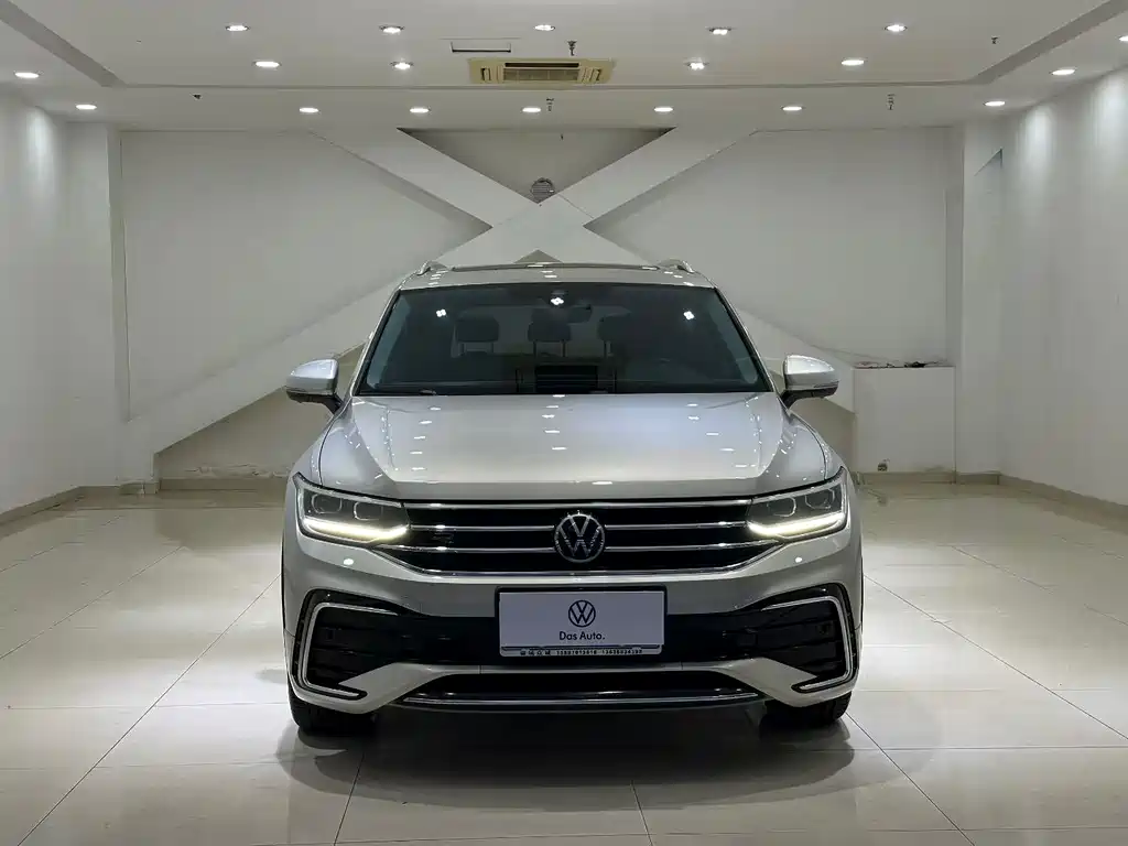Volkswagen Tiguan L — миниатюра 2