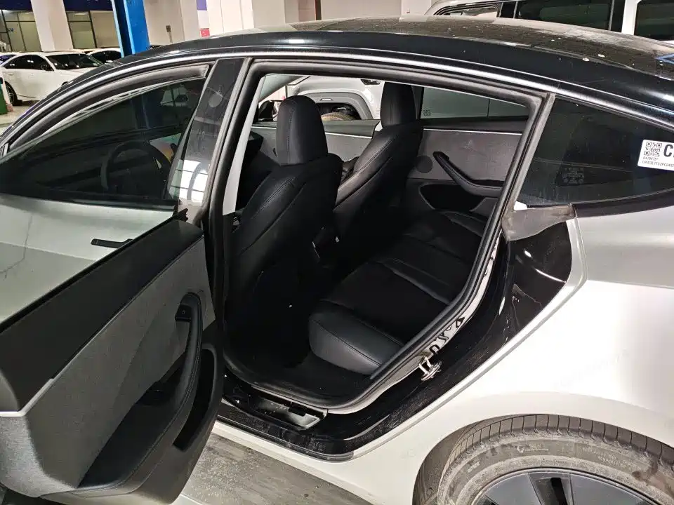 Tesla Model 3 — миниатюра 6