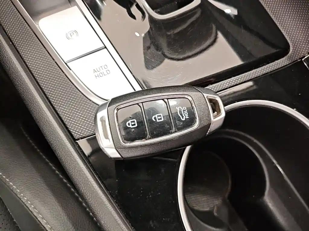 Hyundai Elantra — миниатюра 9