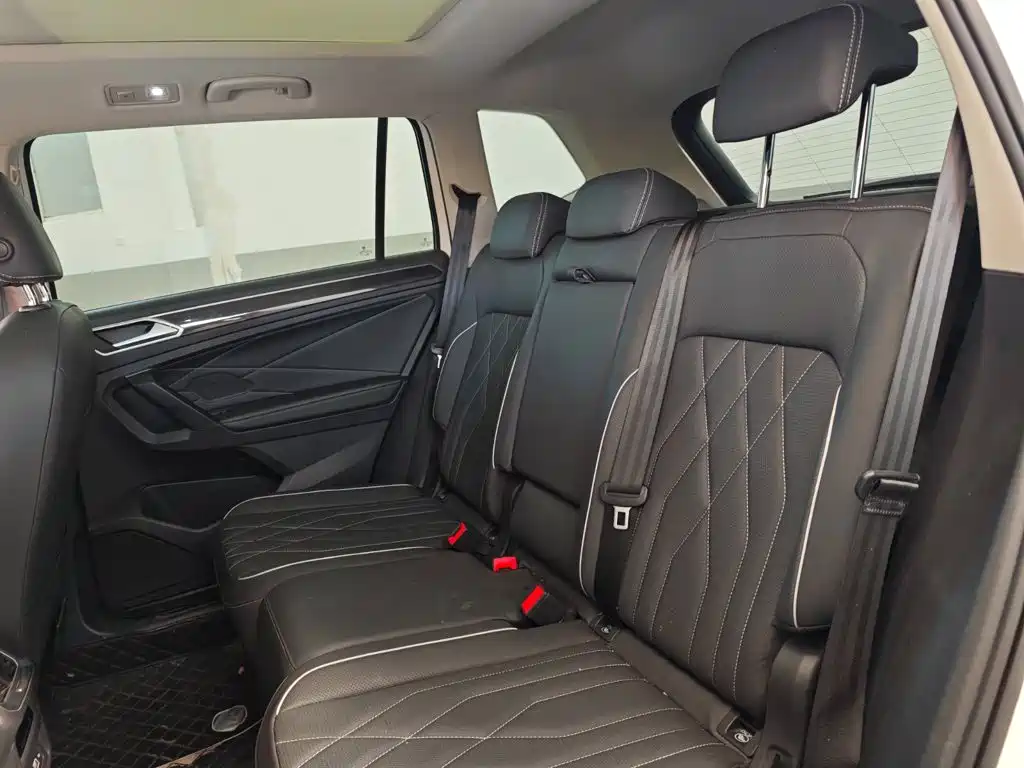 Volkswagen Tiguan L PHEV — миниатюра 9
