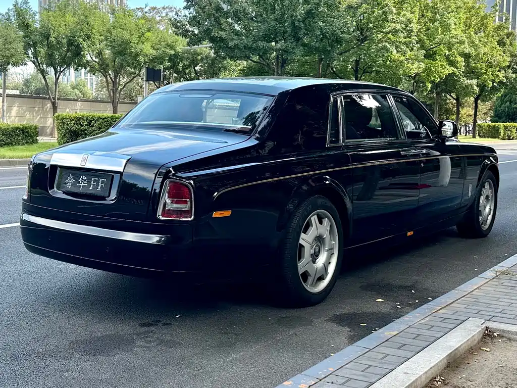 Rolls-Royce Phantom — миниатюра 5