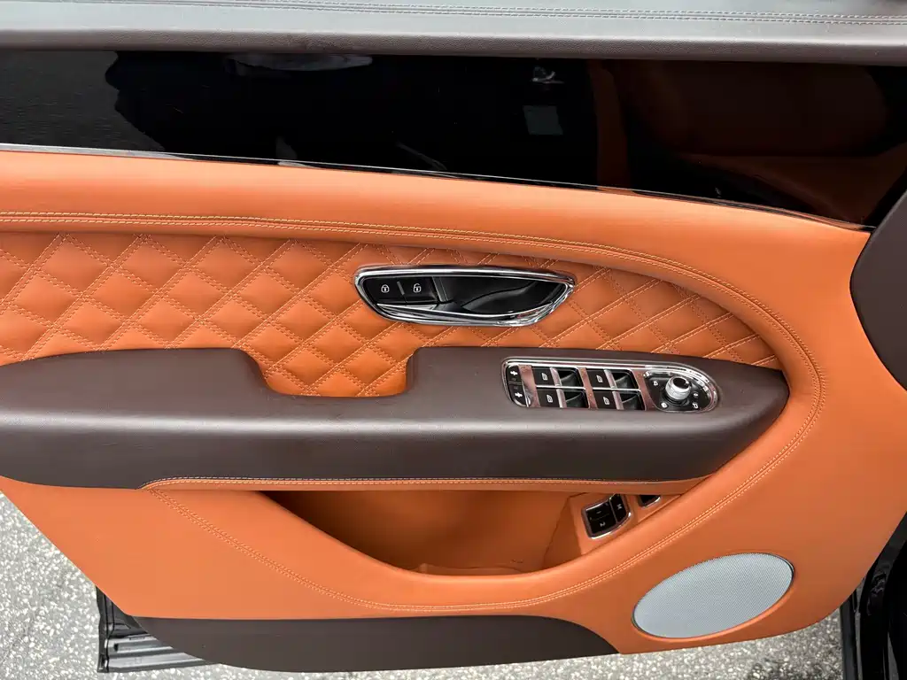 Bentley Bentayga — миниатюра 20
