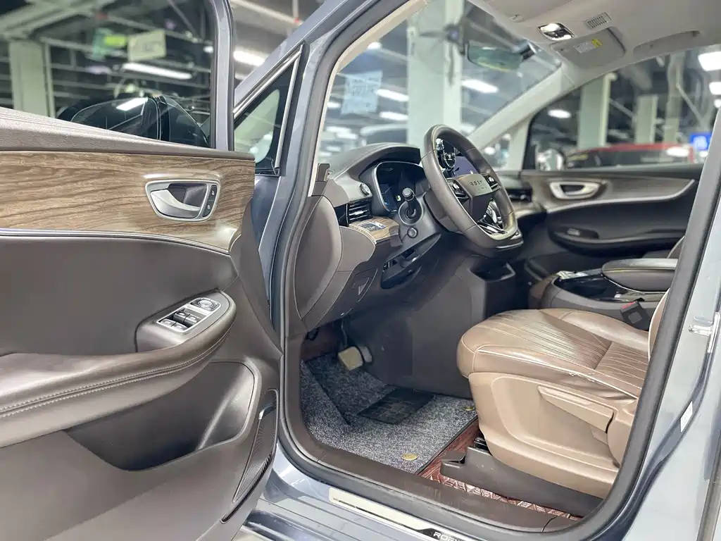 Roewe iMAX8 New Energy — миниатюра 13