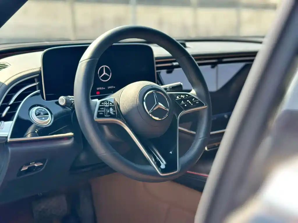 Mercedes-Benz E-Class — миниатюра 4