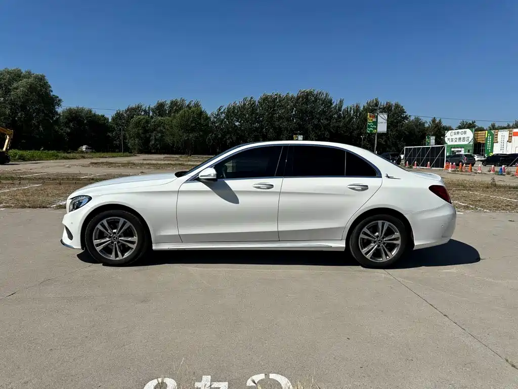 Mercedes-Benz C-Class — миниатюра 7
