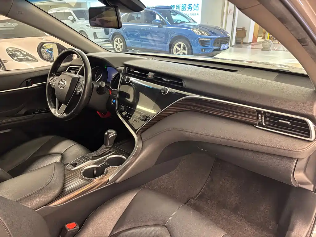 Toyota Camry — миниатюра 11