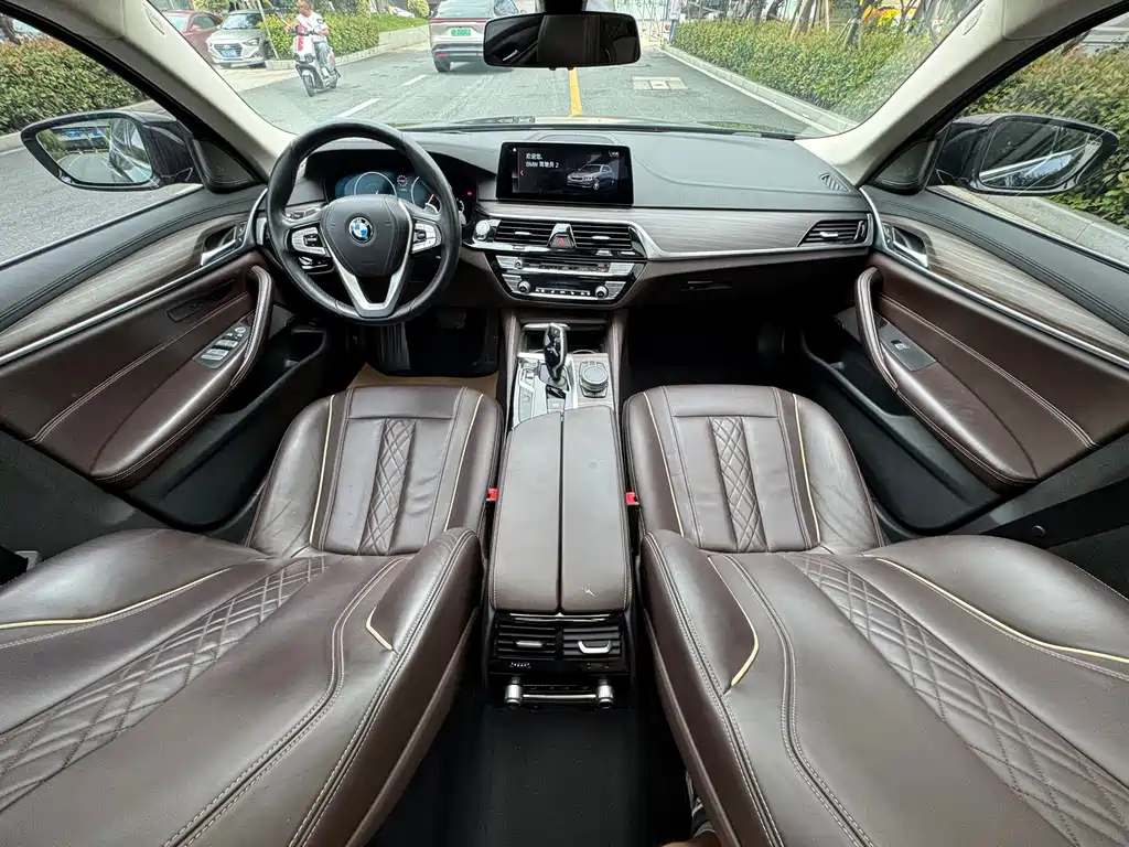 BMW 5 Series — миниатюра 20
