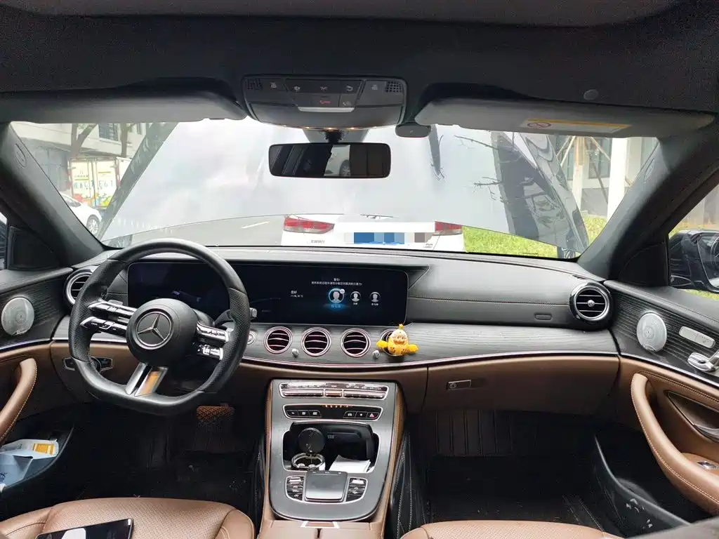 Mercedes-Benz E-Class — миниатюра 5