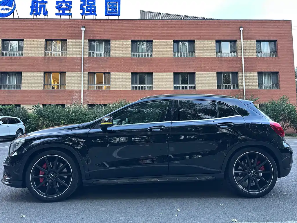 Mercedes-Benz GLA AMG — миниатюра 8