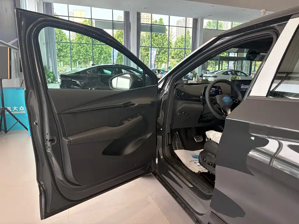 Volkswagen 06 2025 Pure