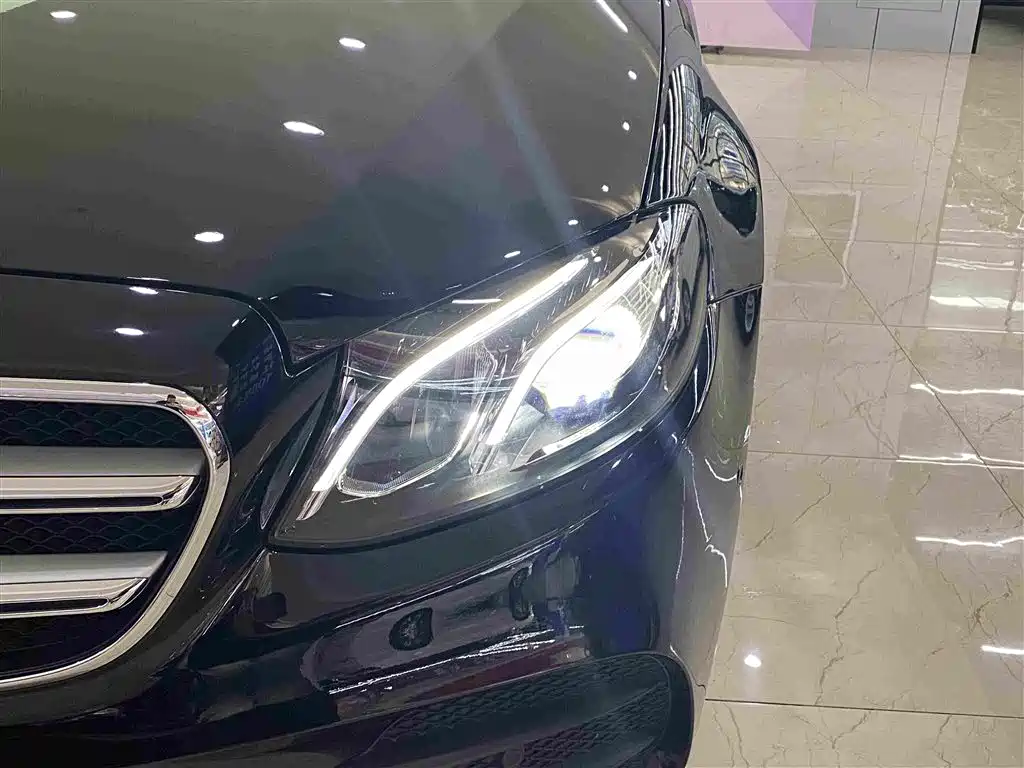 Mercedes-Benz E-Class — миниатюра 4