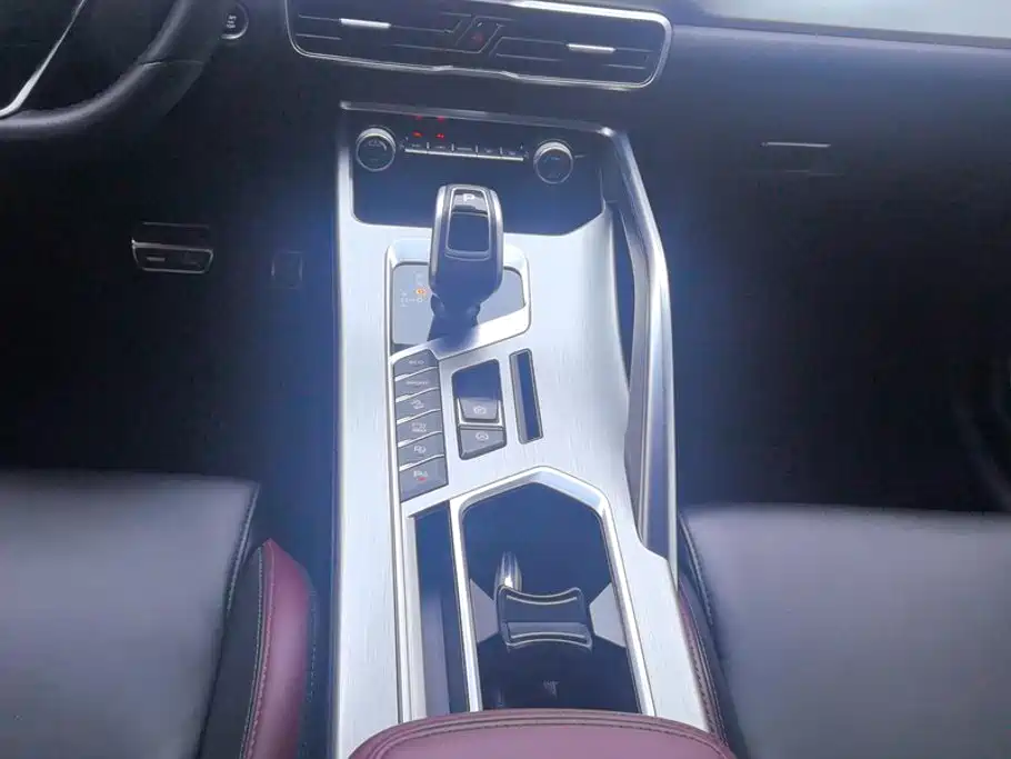 Geely Binyue — миниатюра 16
