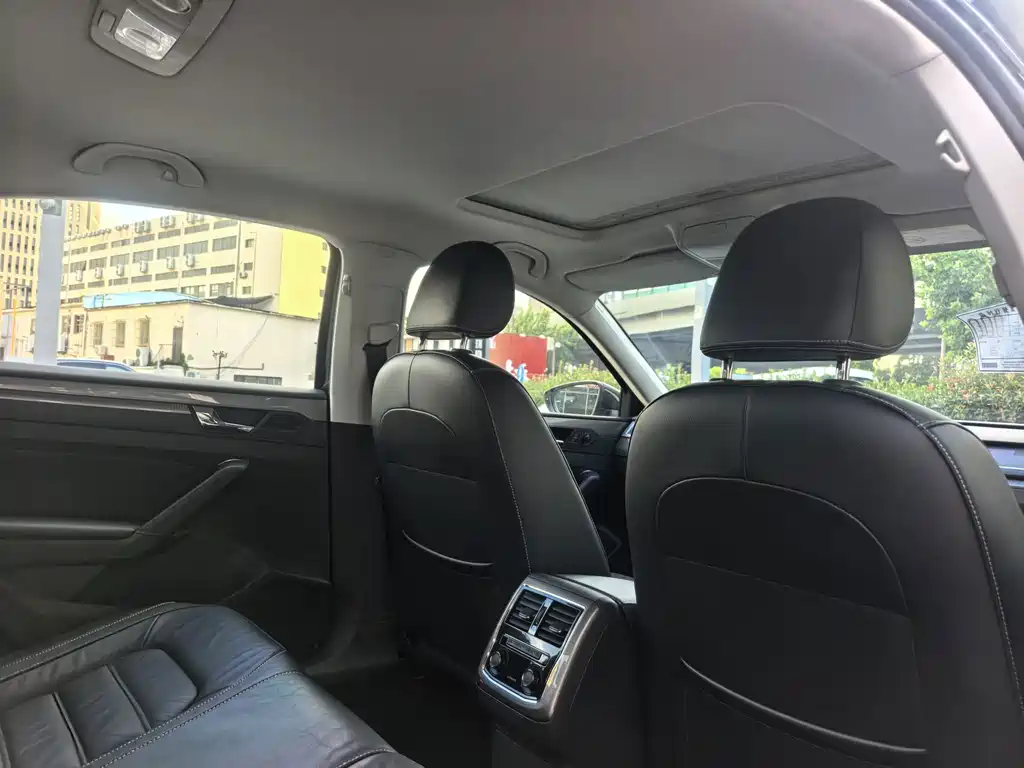 Volkswagen Passat — миниатюра 14