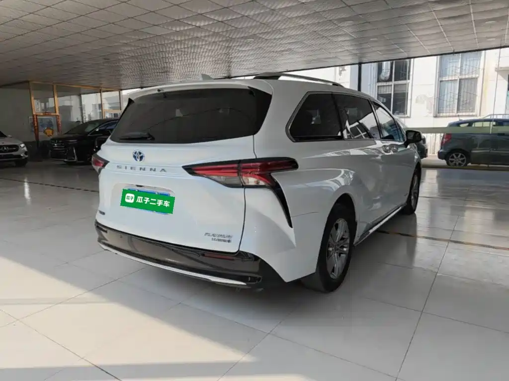 Toyota Sienna — миниатюра 7