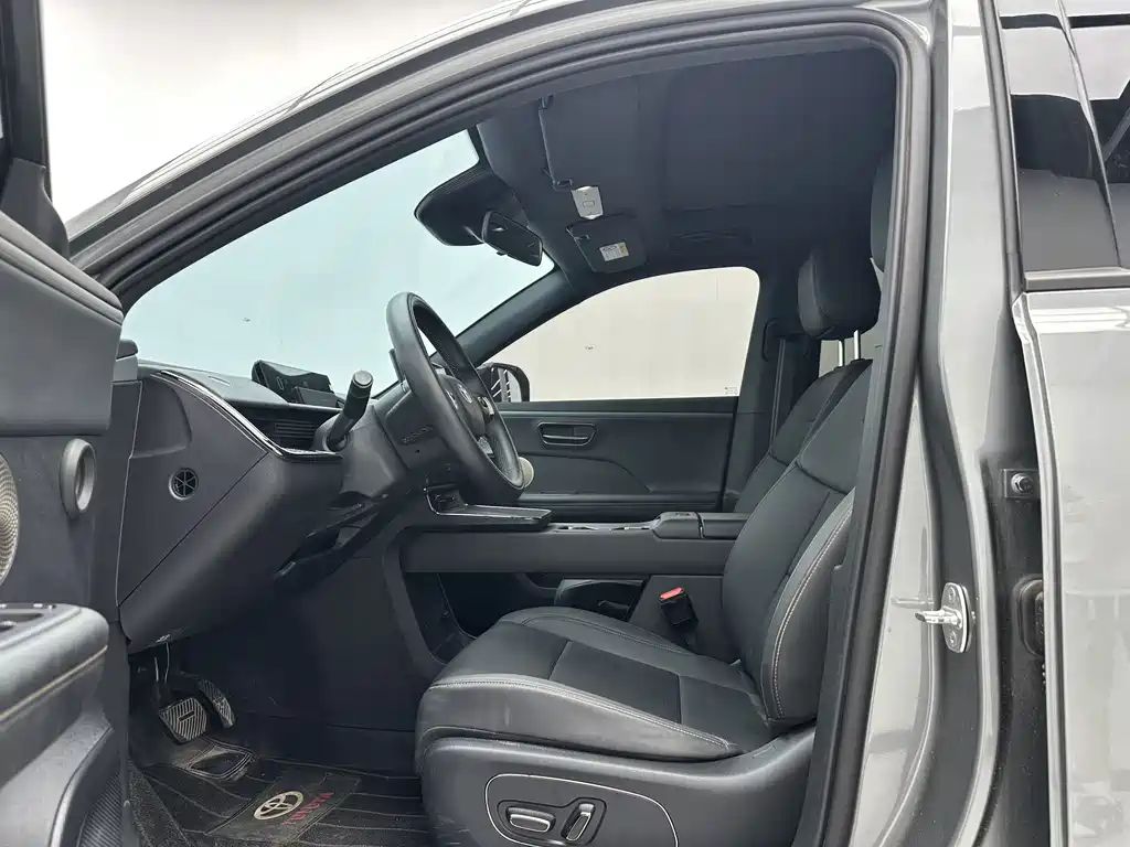 Toyota bZ3X - фото 5
