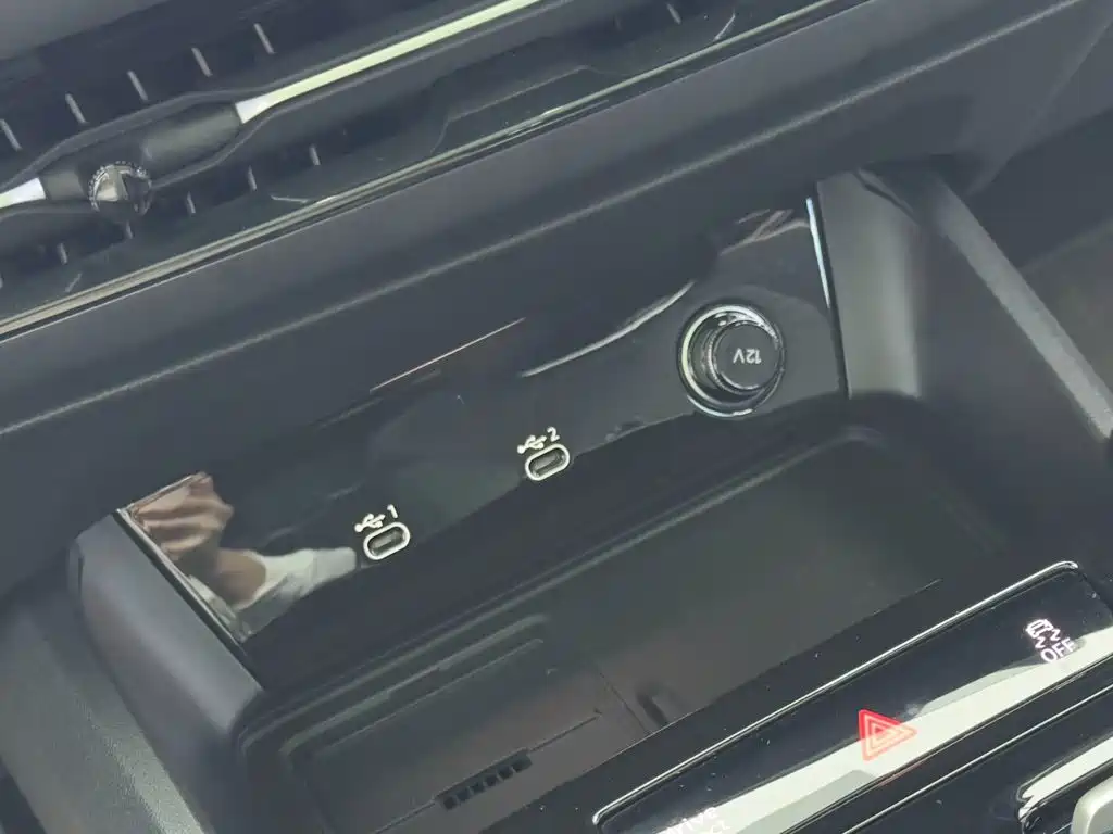 Audi A6L e-tron — миниатюра 16