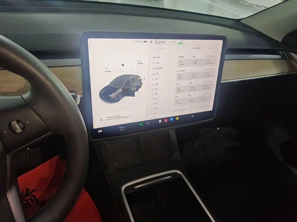 Tesla Model Y — миниатюра 13