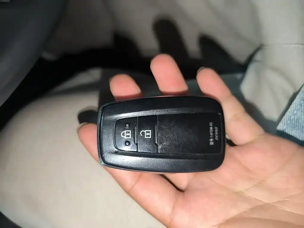 Toyota RAV4 — миниатюра 9
