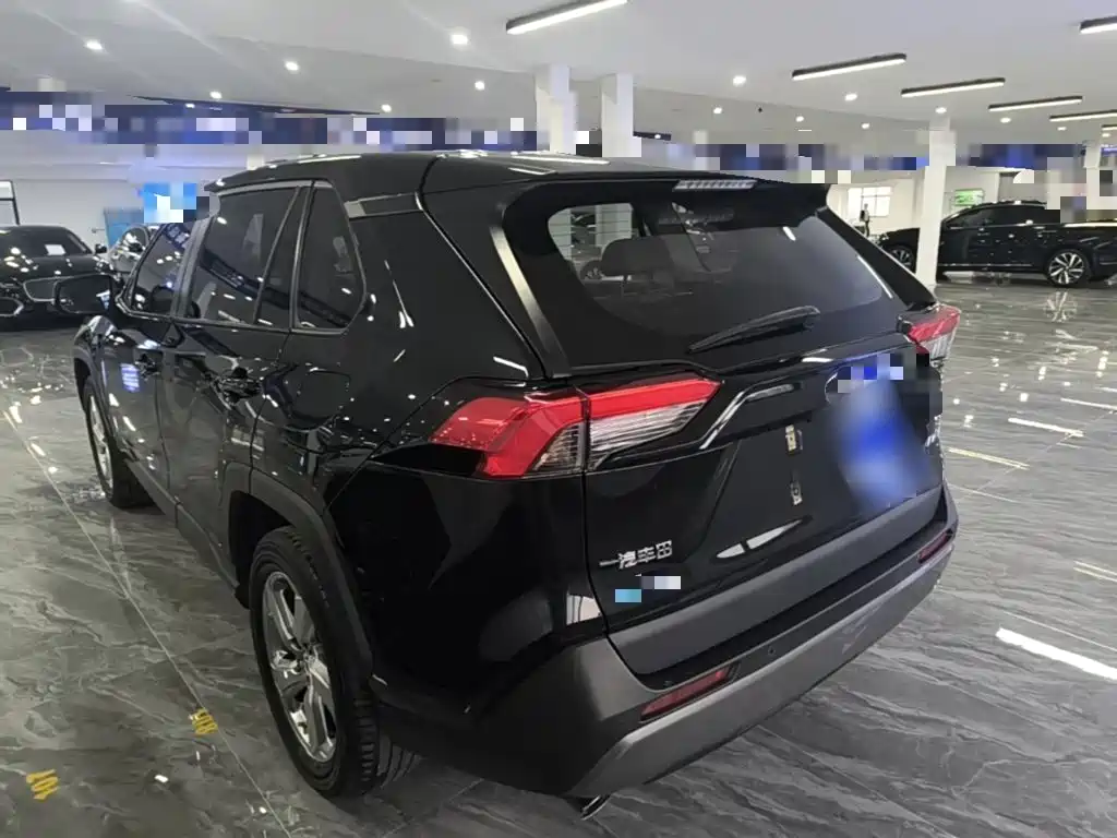 Toyota RAV4 — миниатюра 5