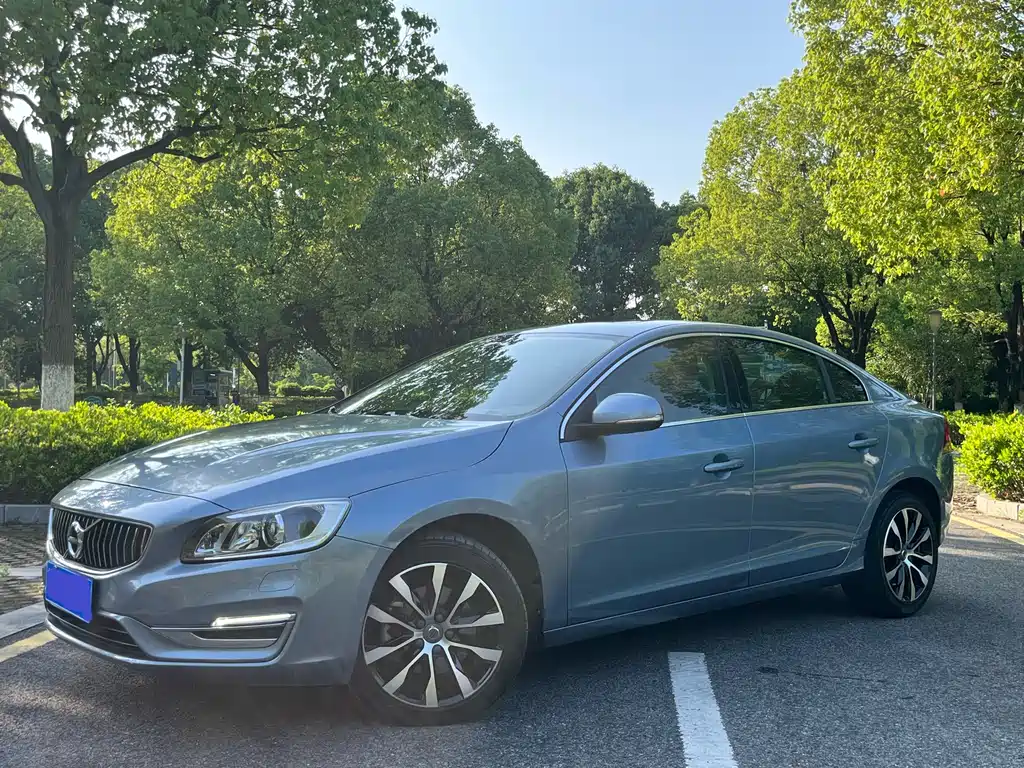 Купить Volvo S60