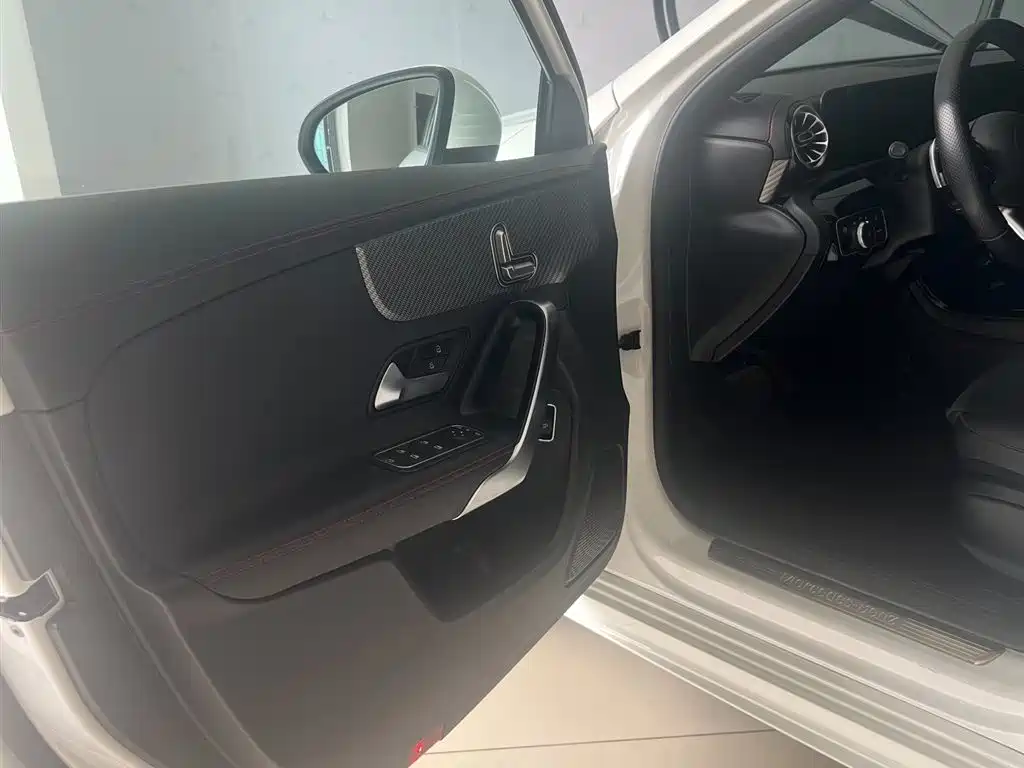 Mercedes-Benz A-Class — миниатюра 8