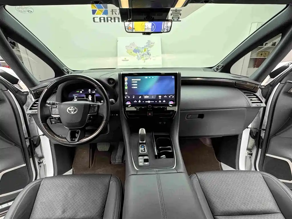 Toyota Alphard — миниатюра 11