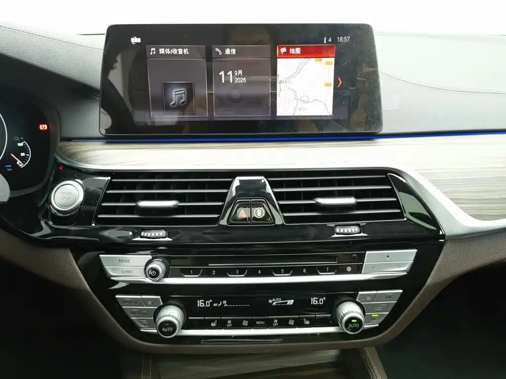 BMW 5 Series New Energy — миниатюра 12