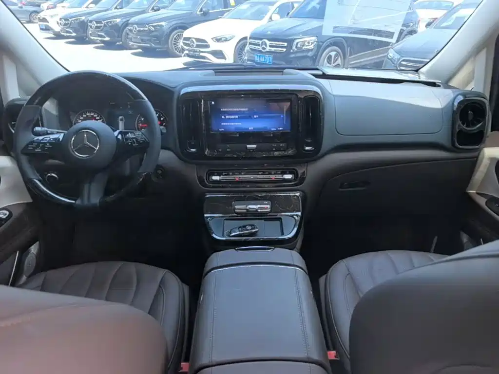Mercedes-Benz Vito 2024 2.0T Elite 7 мест
