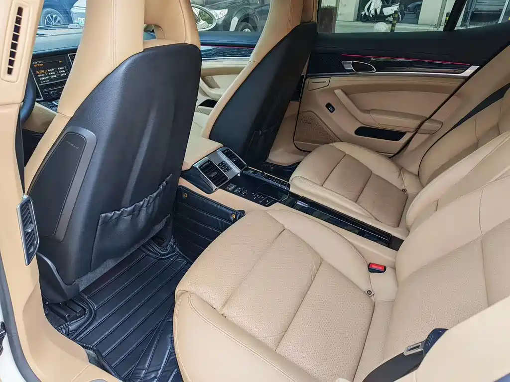 Porsche Panamera 2013 Panamera 4 Platinum Edition 3.6L