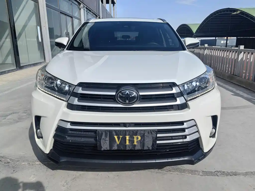 TOYOTA HIGHLANDER