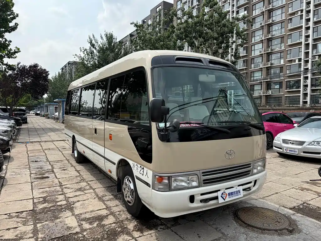 Toyota Coaster — миниатюра 2