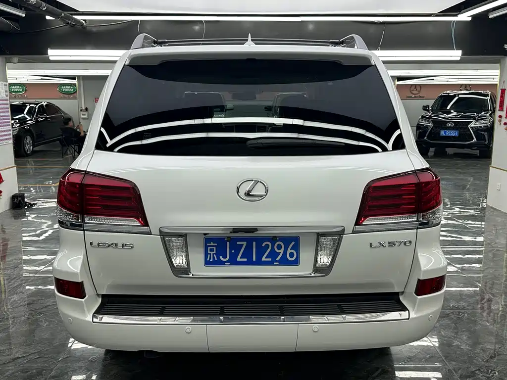 Lexus LX — миниатюра 8