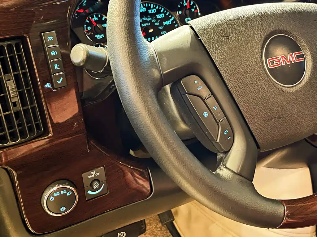 GMC Savana — миниатюра 12