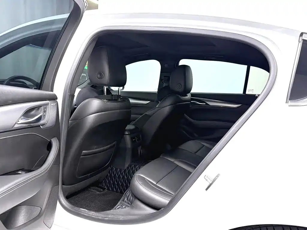 Cadillac CT5 — миниатюра 5
