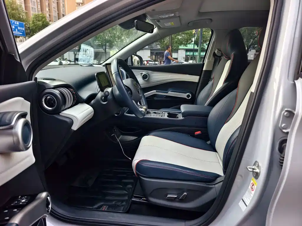 BYD Yuan Plus — миниатюра 11