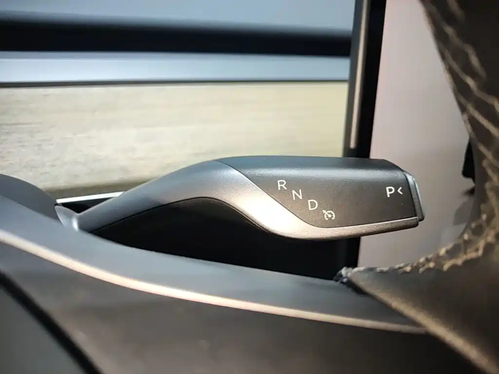 Tesla Model Y — миниатюра 14