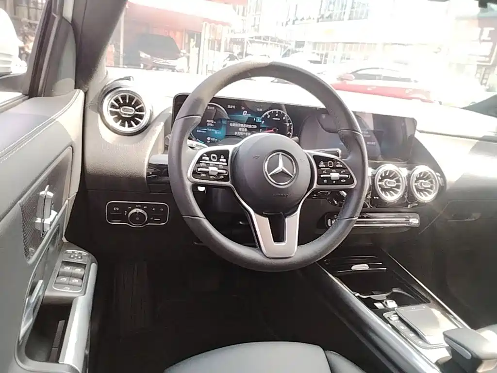 Mercedes-Benz GLA — миниатюра 11